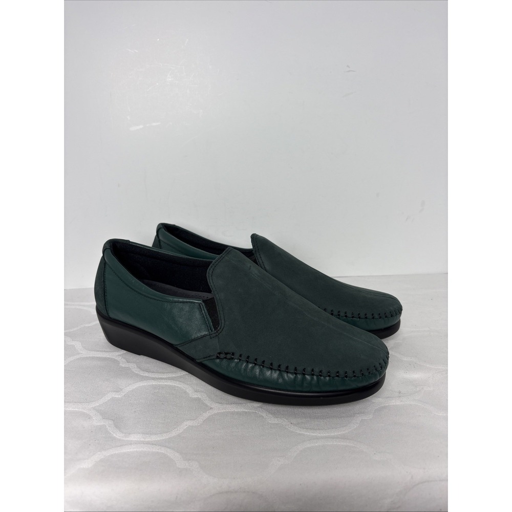 New SAS Dream Shoes Women Size 10.5WW Forest Green Slip On Comfort  Loafers READ